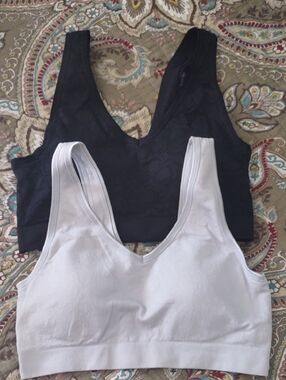 NWOT Set Of 2 AnyBody Seamless Bras Nude Size L M